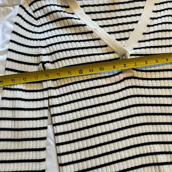 Ralph Lauren cardigan Size Medium ribbed striped V Neck stripes white and black - Picture 6 of 7
